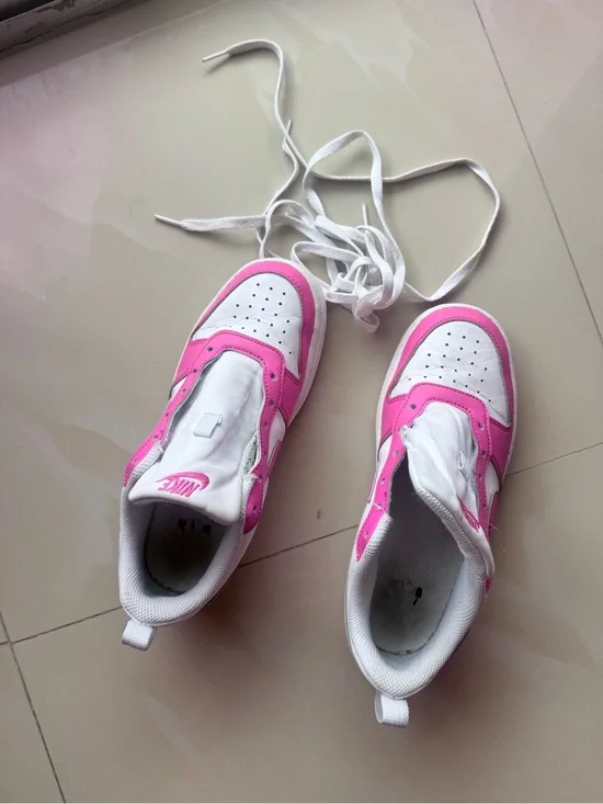 Nike Kids White and Pink Low-Top Sneakers