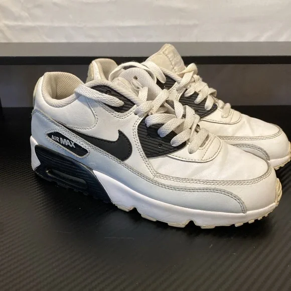 Nike Air Max 90 Essential Shoes White/Black‎ Platinum Gray Size 6.5Y