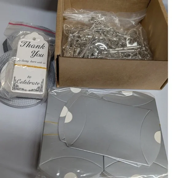 50pcs Wedding Favor Gift Set Skeleton Key Bottle Opener Silver NWT Heart LOVE