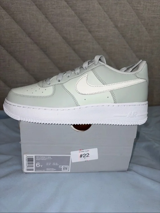 Nike Air Force 1 Low - Light Sage & White