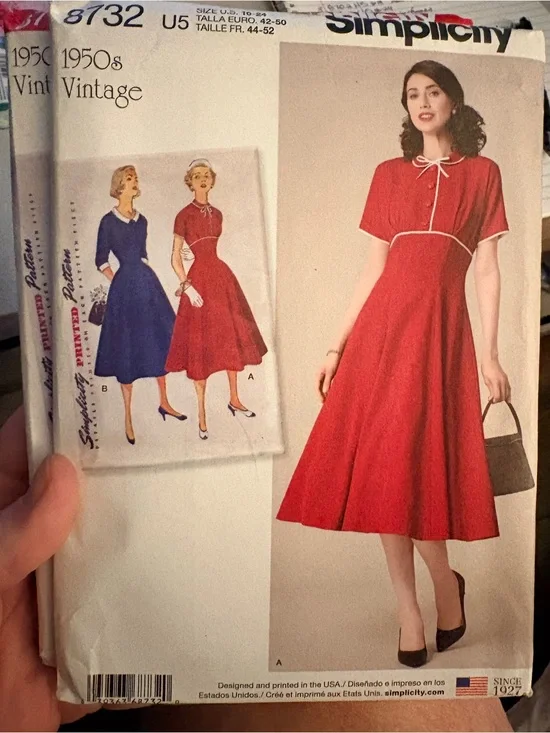 BN UNCUT SIMPLICITY 8732 U5 PLUS SIZE 1950's VINTAGE PIN UP DRESS & LINED COAT
