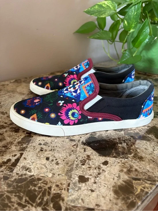 Inkkas Slip-On Floral Pattern Women’s Sneakers