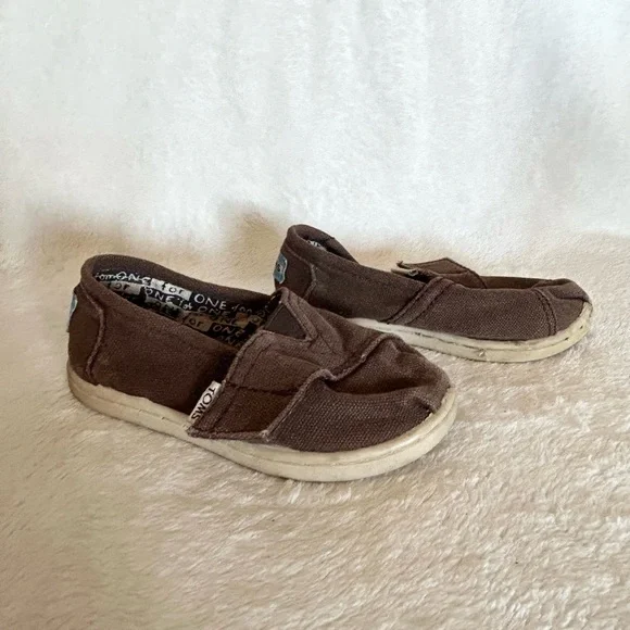 Gently used toddler Toms slip on