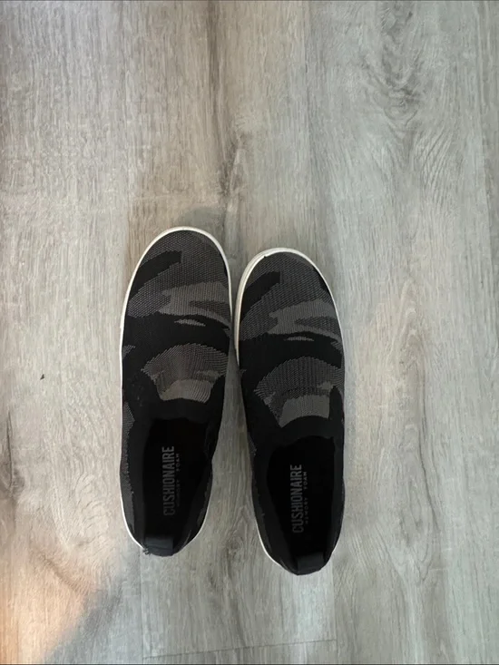 Cushionaire Women's Black & Gray Slip-On Sneakers