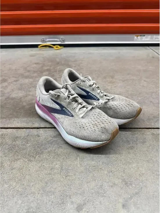 brooks ghost 16 white pink and blue running shoes size 8.5 WOMENS