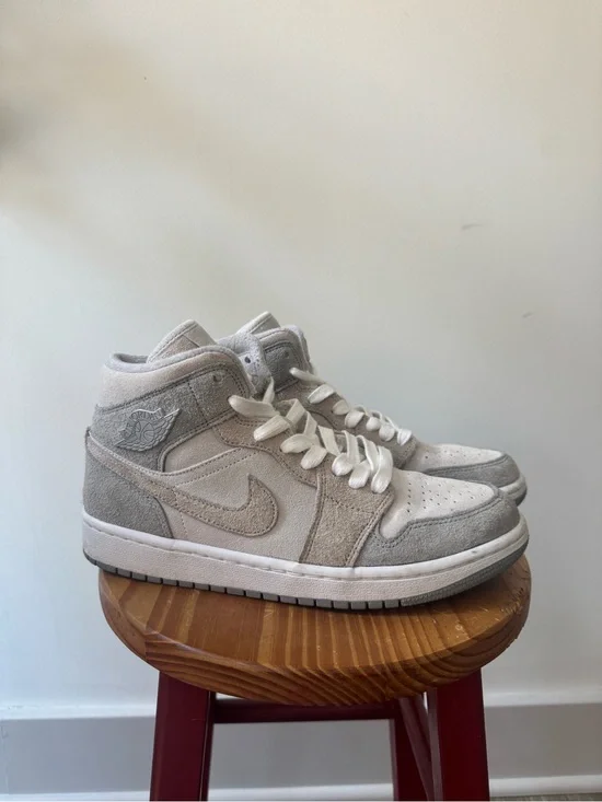 Women’s Air Jordan 1 Mid SE Sneakers in ‘Particle Grey’