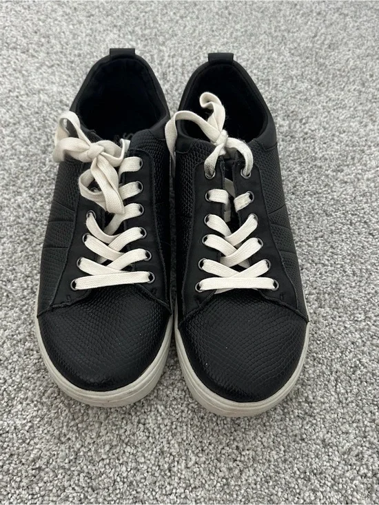 Softwalk Black Sneakers Women’s Size 9 Tennis Shoes