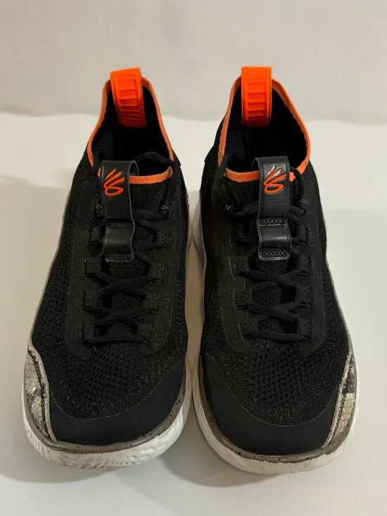 Under Armour Steph Curry basketball shoes- youth size 6.5- nearly new