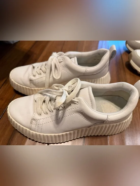 Dolce Vita white Platform Sneakers