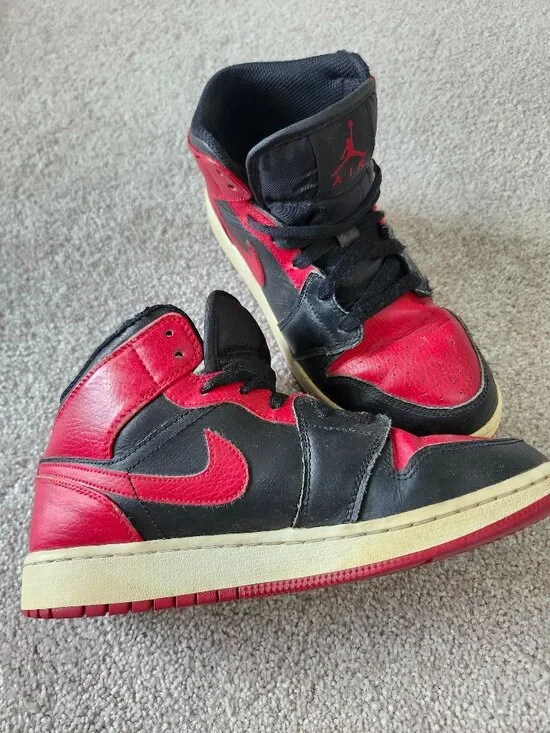 Nike Jordan's Black and Red  / Size: 6Y