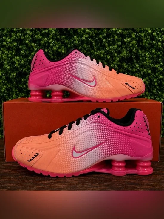 NEW IH2343-600 Nike Shox R4 Hyper Pink Atomic Pink Box Has No Lid