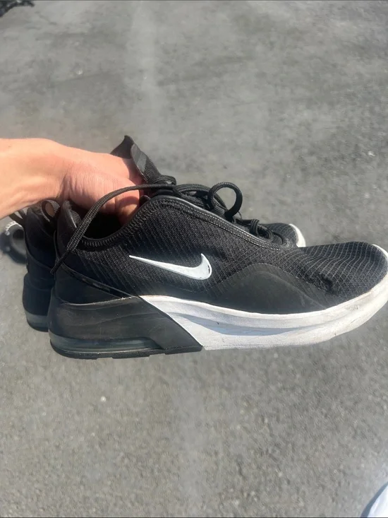 Nike Air Womensen’s Black/White Athletic Sneakers