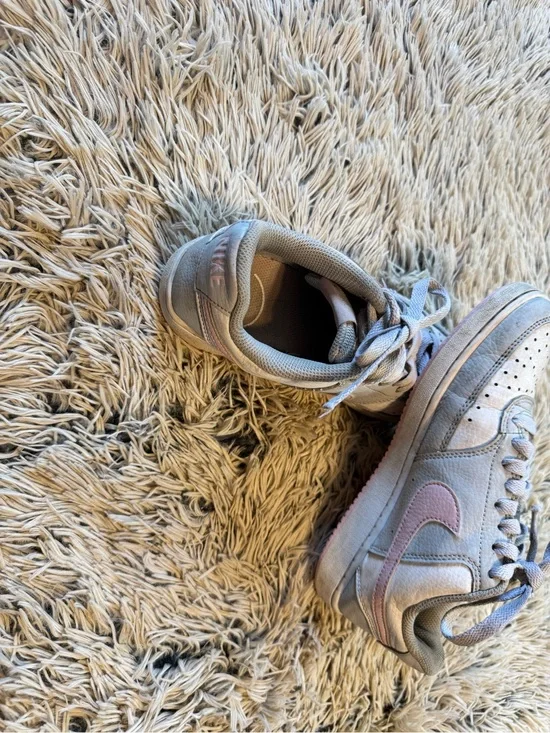 Nike Women's Light Gray and Pink Low-Top Sneakers