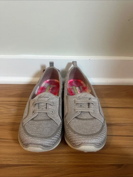 Skechers Women's Microburst Topnotch SIZE 7.5 NO BOX never worn with tags