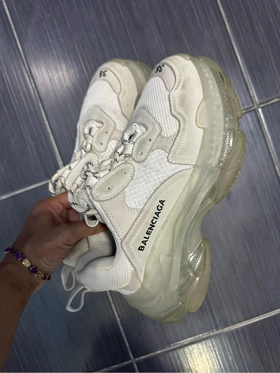 Balenciaga Triple S low top Sneaker
