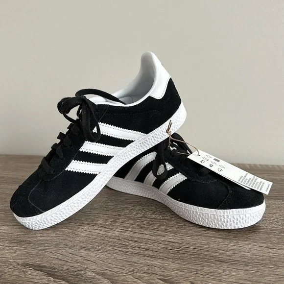 Kid’s Adidas OG Gazelle Grade School Sneaker Size 1 in Black and White