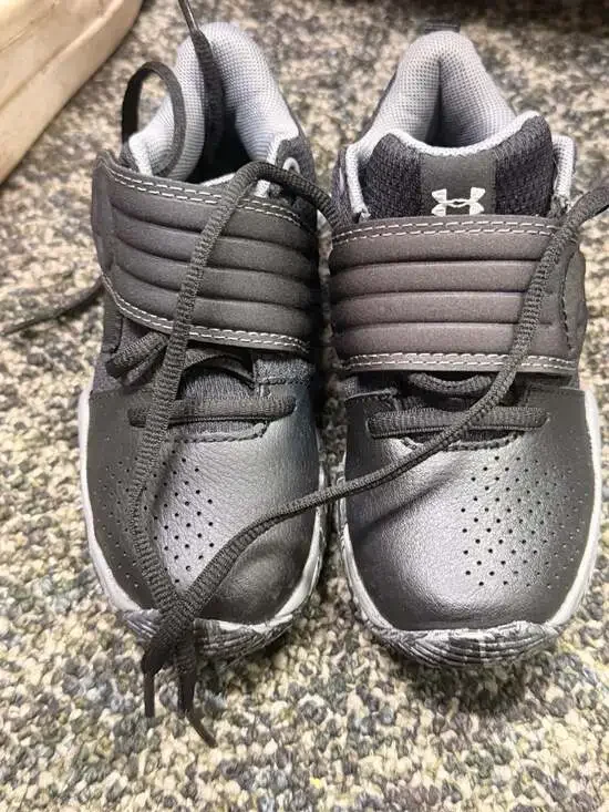 UA GS Zone BB Size 6Y Under Armour Shoe For Kids Unisex