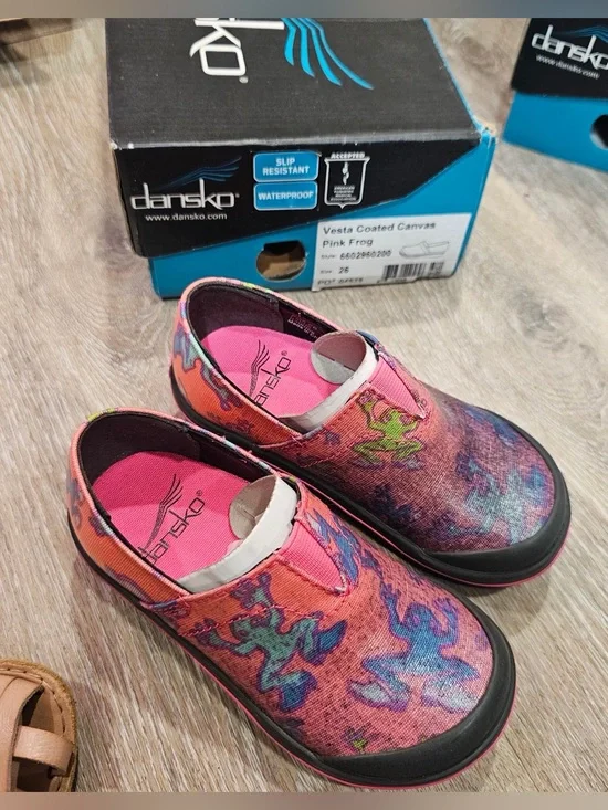 Dansko Kids Pink Multicolor Frog Slip-On clogs waterproof slip proof