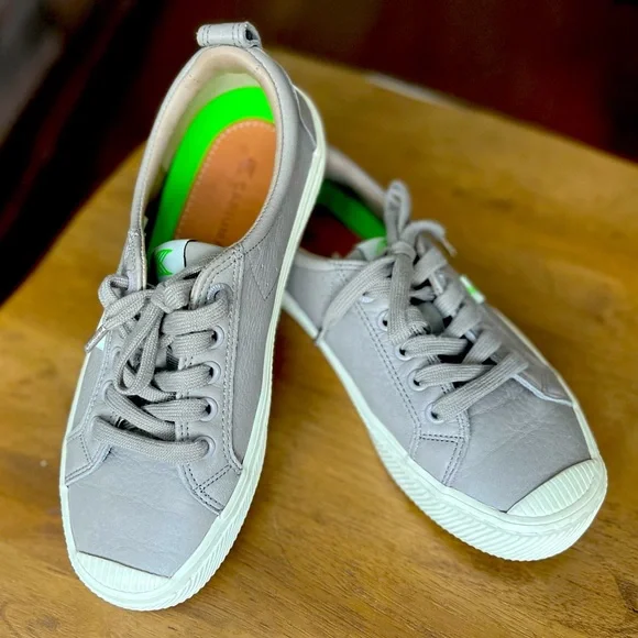 Cariuma sneaker