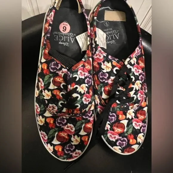 Alice in Wonderland Pansy Print Sneaker - Disney Target RARE Womens 9