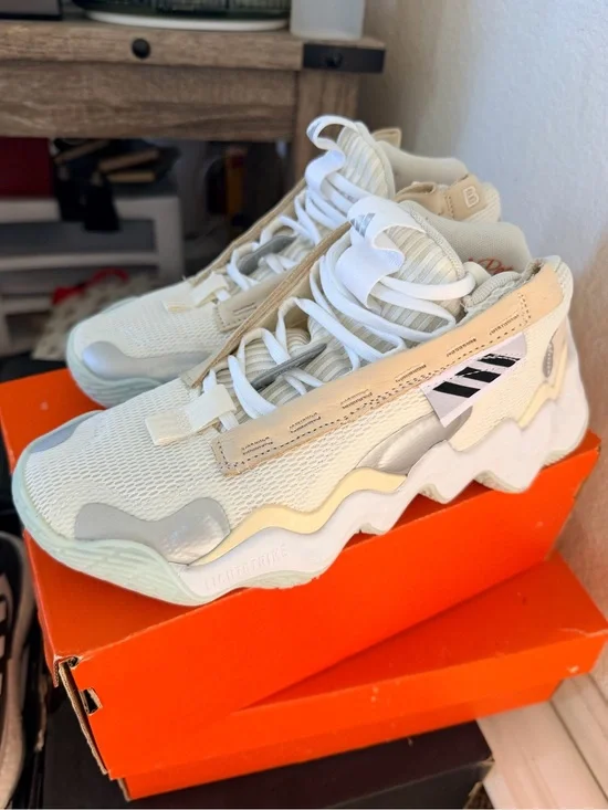 Adidas  Women’s cream & White Wave-Detail Sneakers