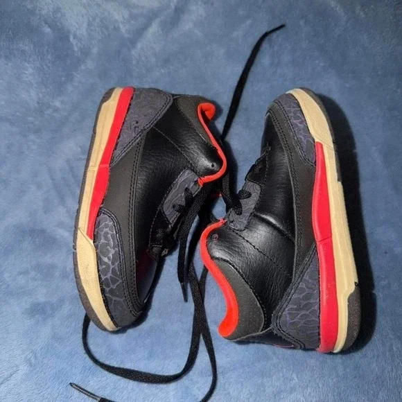 Nike Air Jordan 3 Retro (TD). Size:‎ 8C.