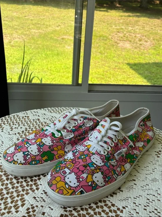 Vans x Hello Kitty Pink Patterned Low-Top Sneakers Women’s size 10