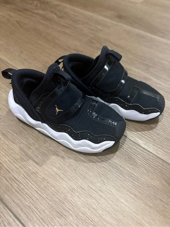 Jordan 23/7 Black&Gold