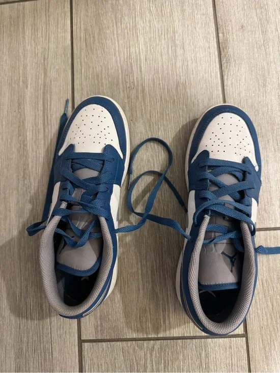 Jordan 1 True Blue cement low