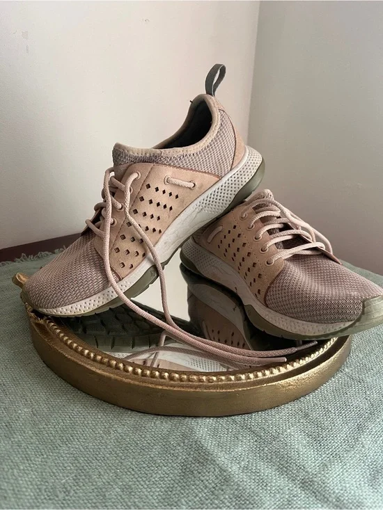 Sperry Women’s Blush Knit Lace-Up Sneakers
