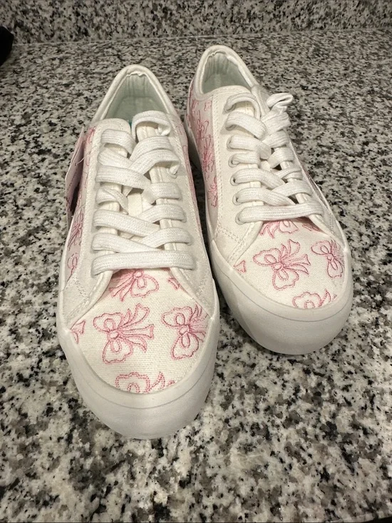 Sincerely Jules White Canvas Sneakers with Pink Bow Embroidery