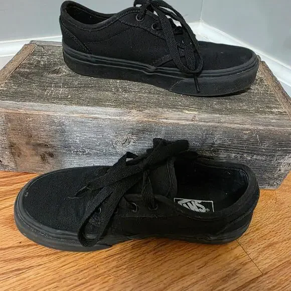 ​Vans Kids Authentic Triple Black Skate Shoes Youth Size 1.0 Low Top Sneakers