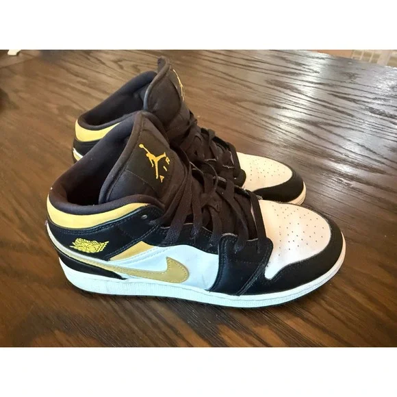 Jordan 1 Mid Kids Size 6Y Black White University Gold Good Sneakers 554725-170
