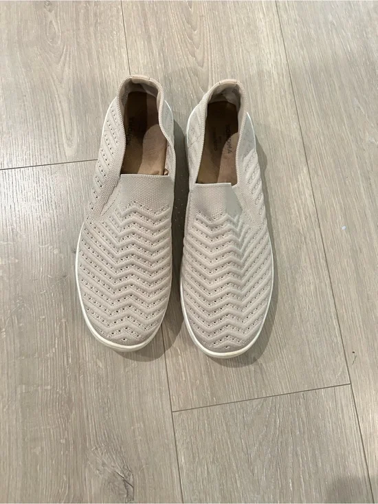 Sonoma Slip-On Knit Sneakers in Light Beige