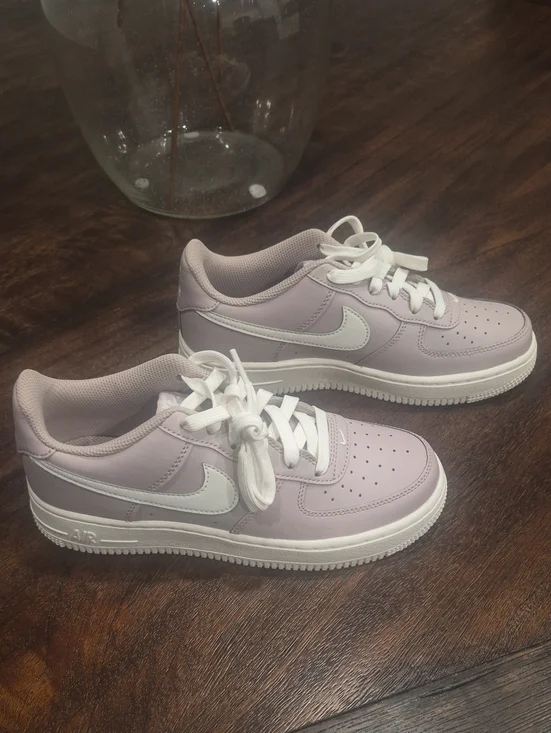 Nike AIR FORCE  Low-Top Sneakers in Light Lavender and White. BRAND NEW NO BOX