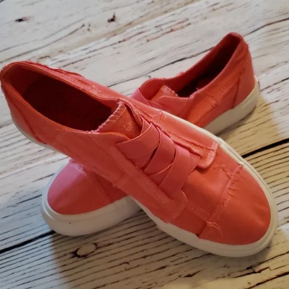 🆕️ BLOWFISH MALIBU PINK SLIP-ON SHOES