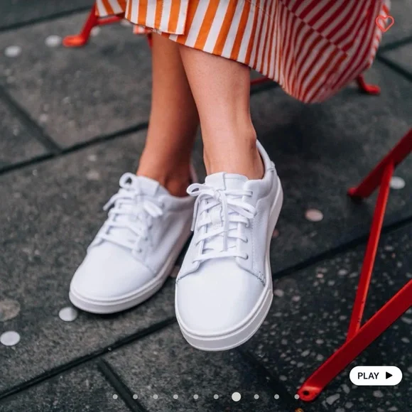 OluKai Pehuea Lī ‘Ili Women's White Leather Sneakers 8.5‎ like new
