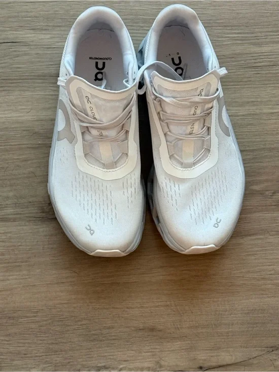 On Running White Womens Size 8