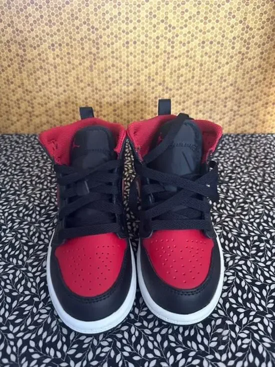 NIKE AIR JORDAN KIDS -SIZE ( 11C ) N