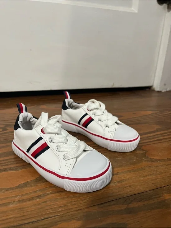 Kids vintage Tommy Hilfiger White Sneakers with Red & Navy Stripe Accent size 6