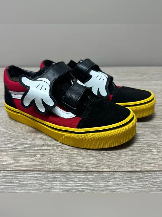 Vans Old Skool V Disney Mickey Mouse Hugs Kid Size US 2