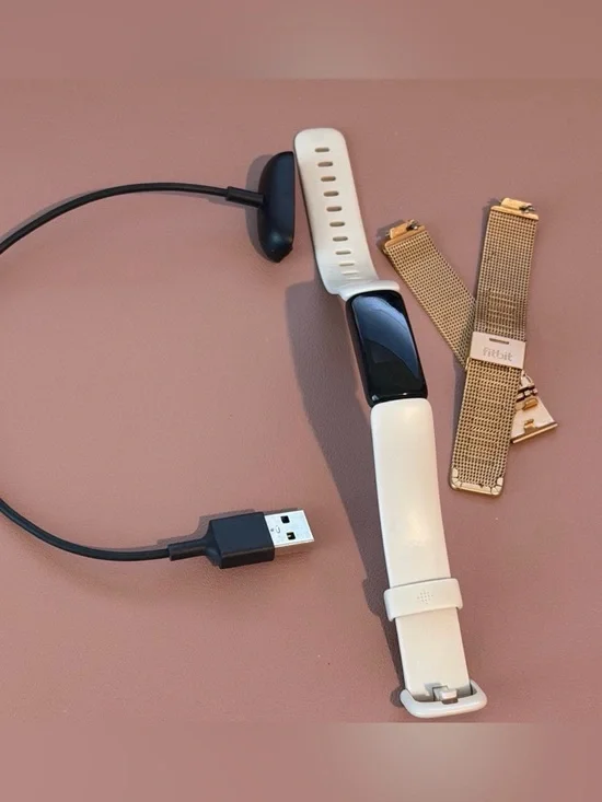 fitbit Inspire 2 Activity Tracker with 2 bands + charger