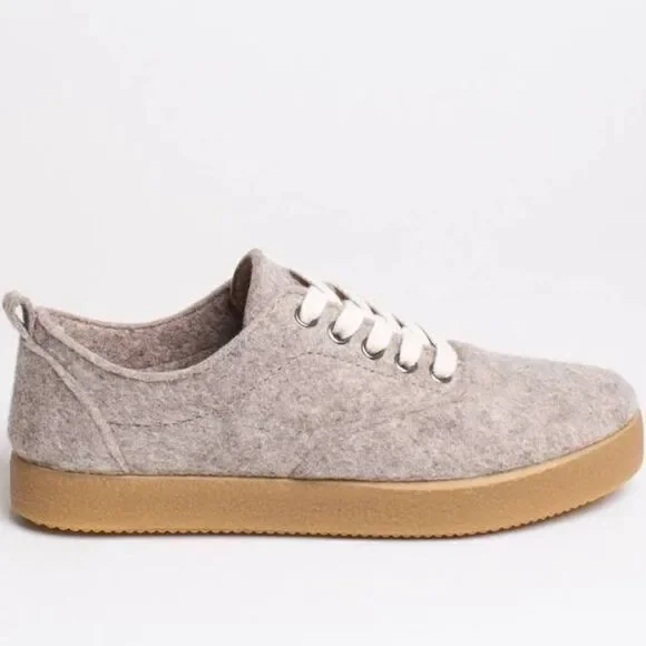 DNA Footwear Hope “This Was A Bottle” Sneakers NWT