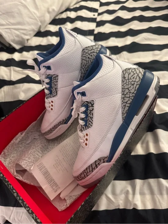 Jordan Men's White and Navy Elephant-Print Basketball Sneakers