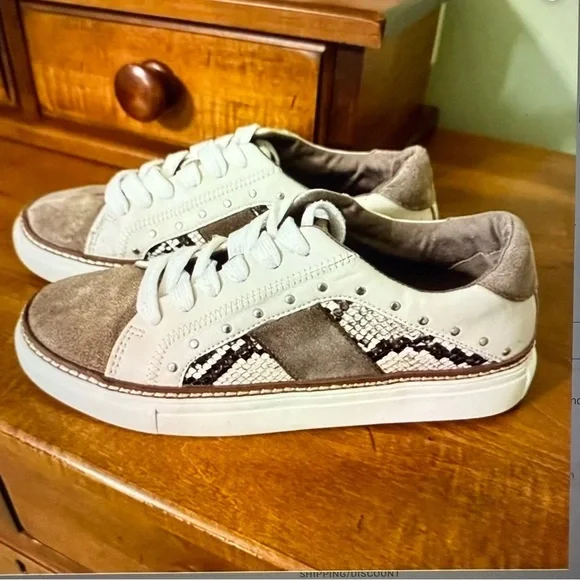 Crown Vintage Cream and Brown Kalinda sneaker woman’s‎ size 6.5 snakeskin suede