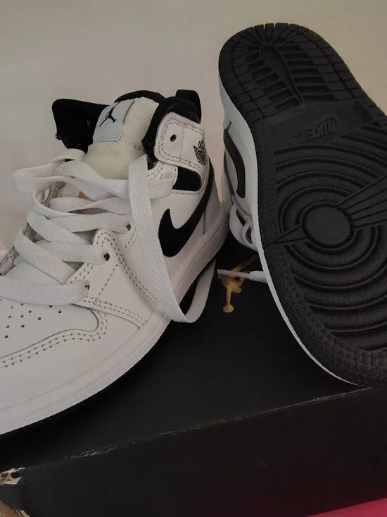 Kids sneakers