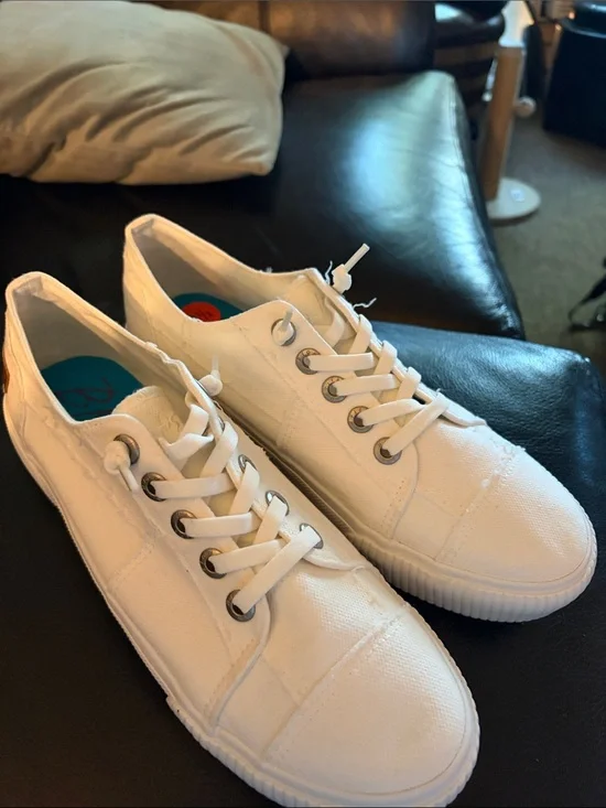 Women’s Casual Canvas Lace-Up Sneakers - White