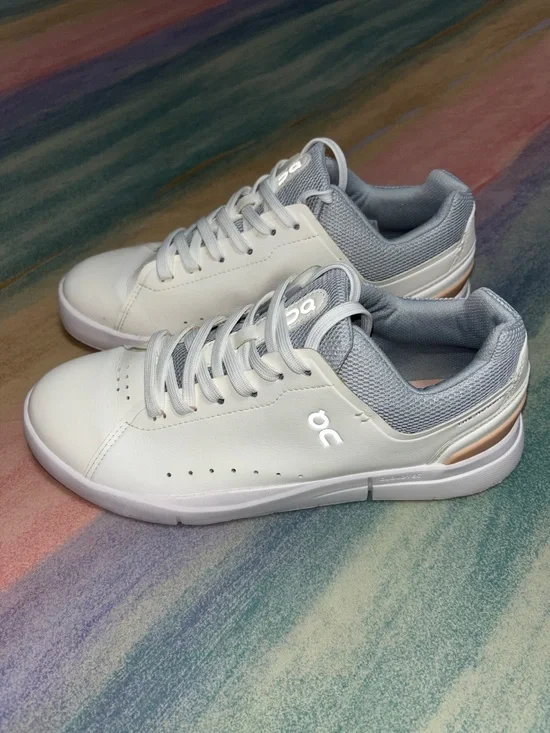 On Cloud THE ROGER Advantage Tennis Shoe Sneaker Athletic Rosehip Women's size 8
