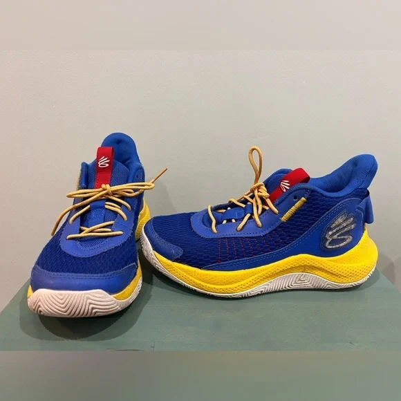 Under Armour Youth 4.5 Curry 3Z7 Basketball Shoes