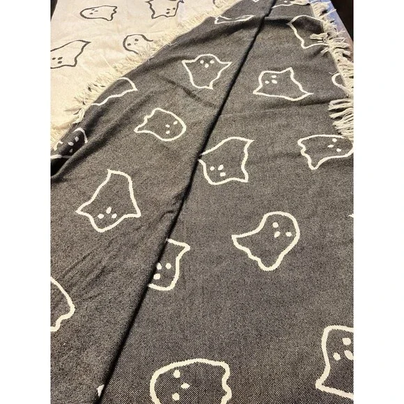 IKEA White Ghosts on Black KUSTFYR Throw Blanket 205.995.83 51x67